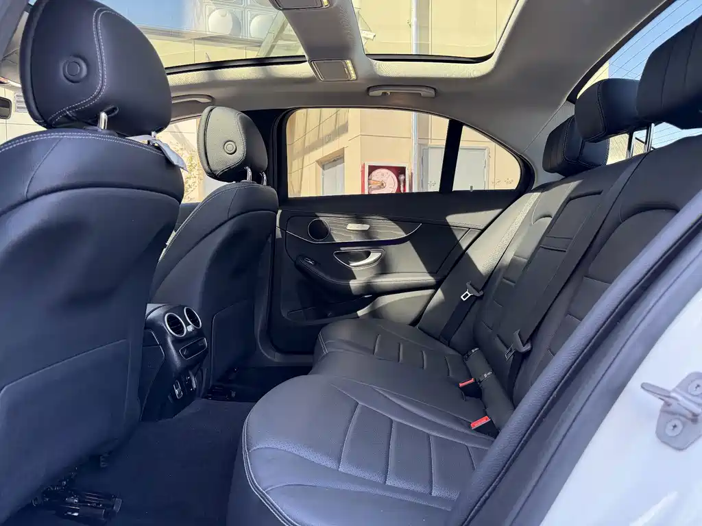 Mercedes-Benz C-Class — миниатюра 6