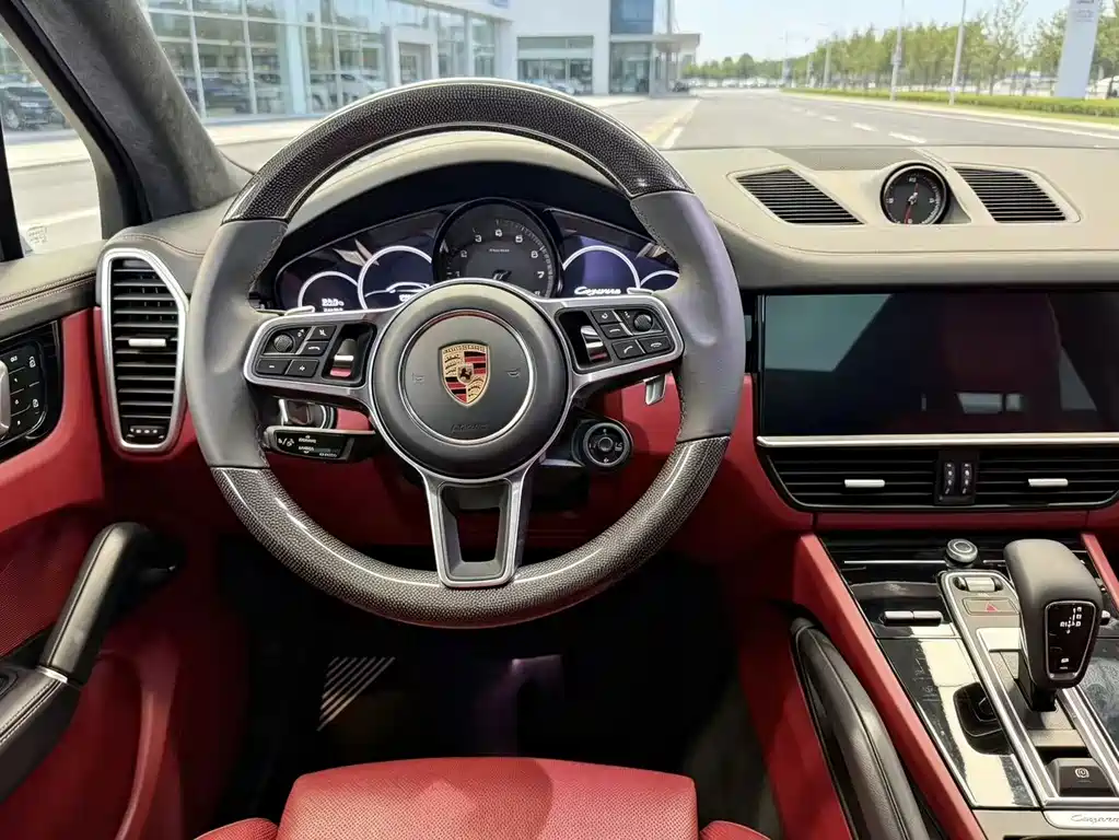 Porsche Cayenne — миниатюра 5