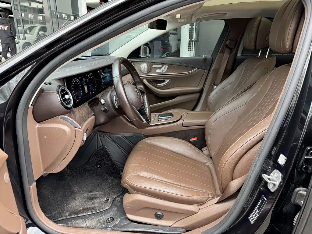 Mercedes-Benz E-Class — миниатюра 11