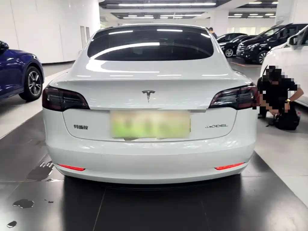 Tesla Model 3 — миниатюра 6