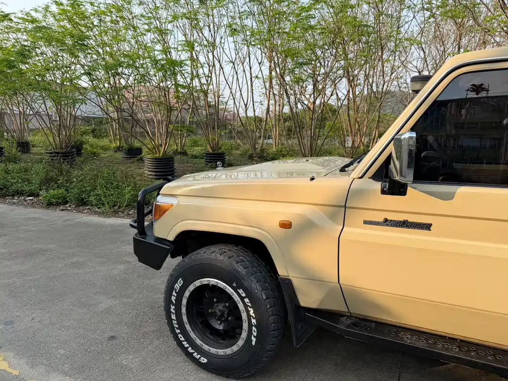 Toyota Land Cruiser LC76 2015 4.0L MT