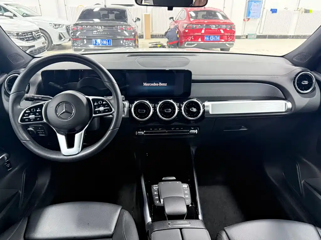 MERCEDES-BENZ GLB