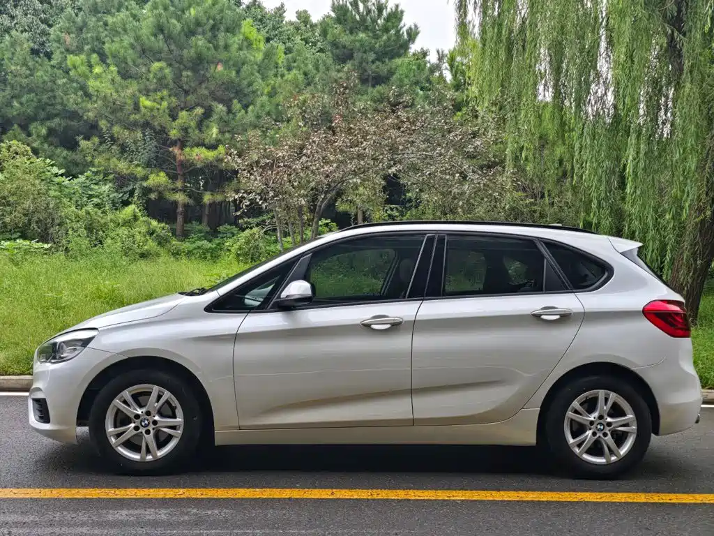BMW 2 Series Active Tourer — миниатюра 3