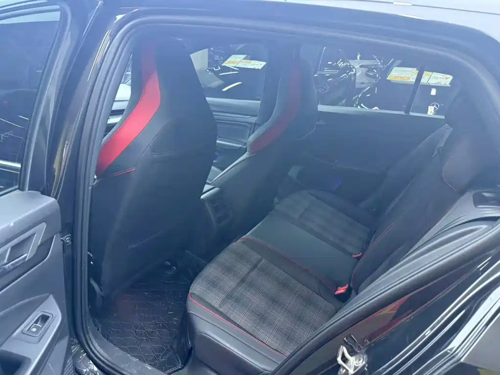 Volkswagen Golf GTI — миниатюра 8