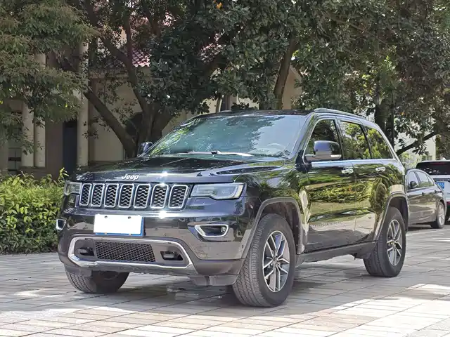 JEEP GRAND CHEROKEE 2021