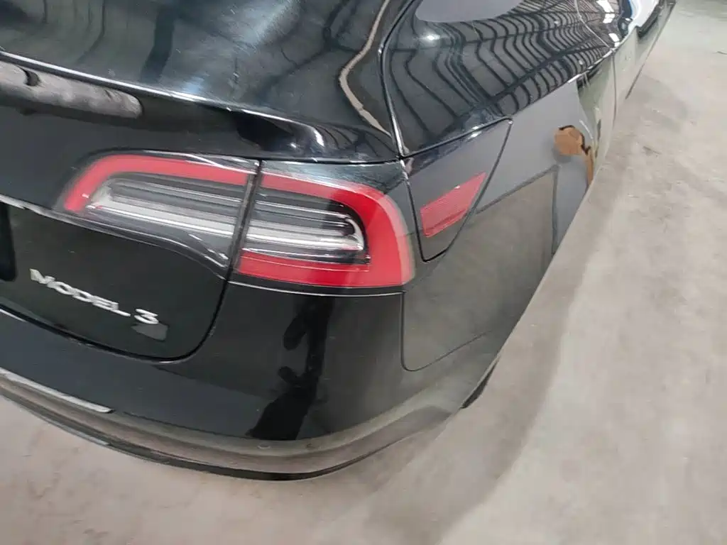 Tesla Model 3 — миниатюра 24