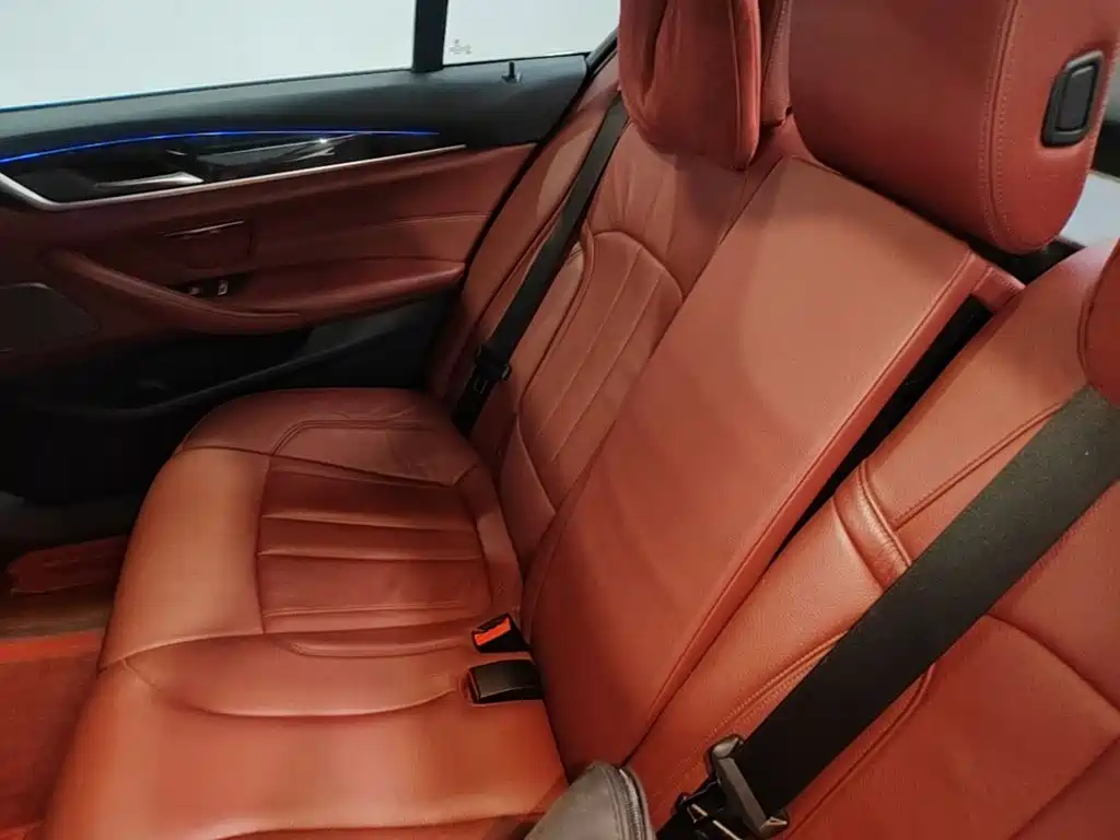 BMW 5 Series — миниатюра 17