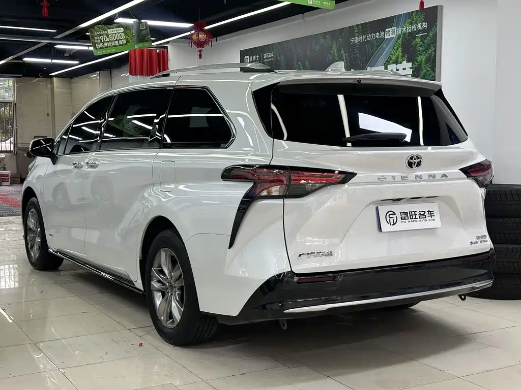 Toyota Sienna — миниатюра 4
