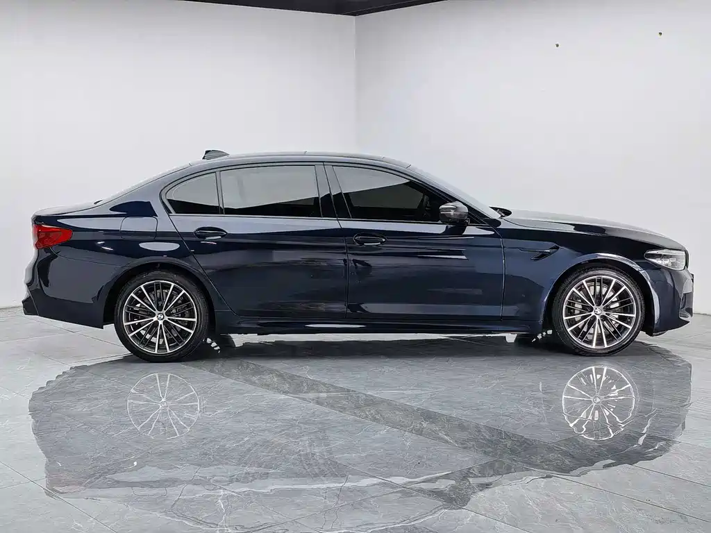 BMW 5 Series — миниатюра 6