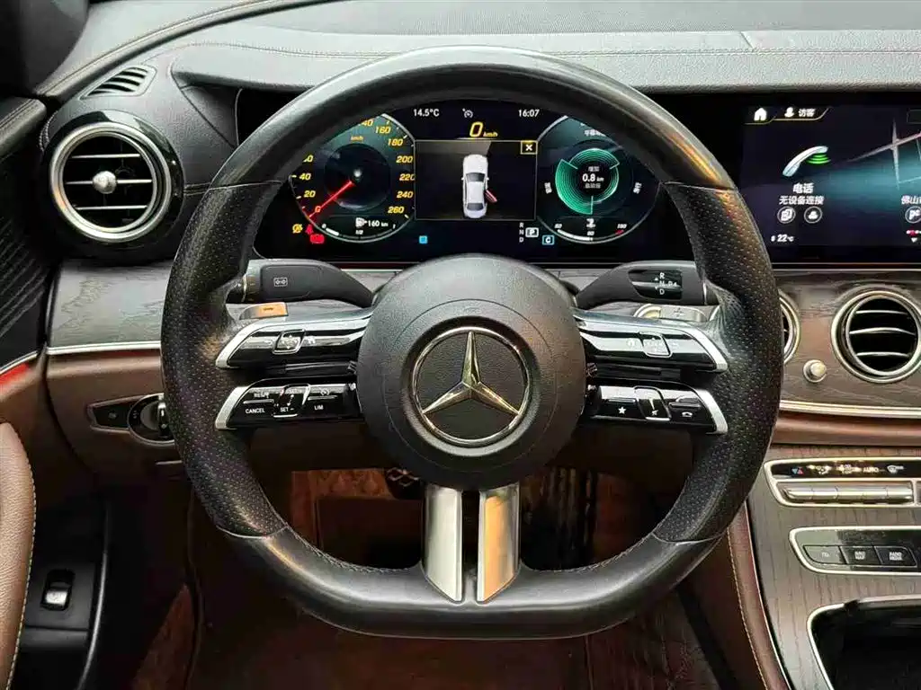 MERCEDES-BENZ E CLASS