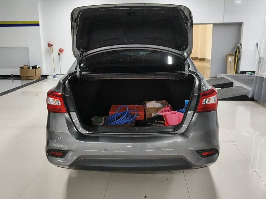 Nissan Sylphy 1.6 л 2022 г. Серебристо-серый, пробег 35200 км