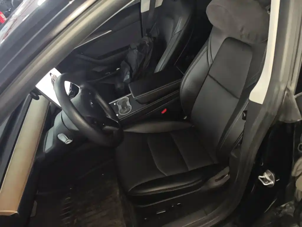 Tesla Model 3 — миниатюра 15