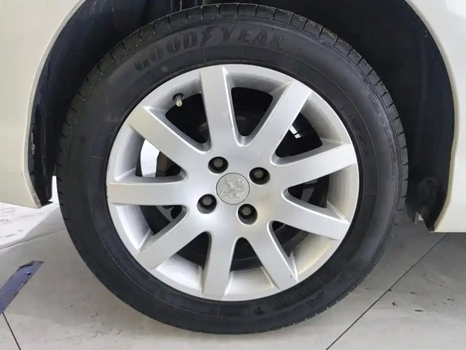 Peugeot 308 — миниатюра 6