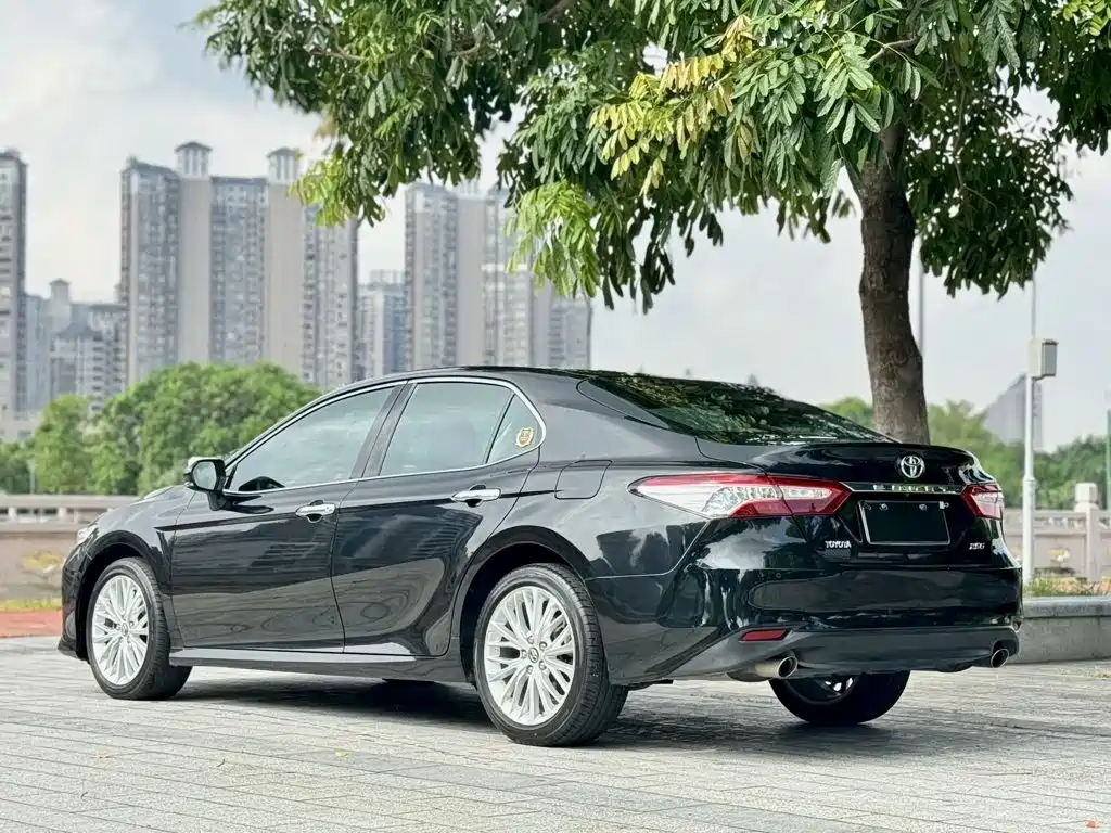 Toyota Camry — миниатюра 4