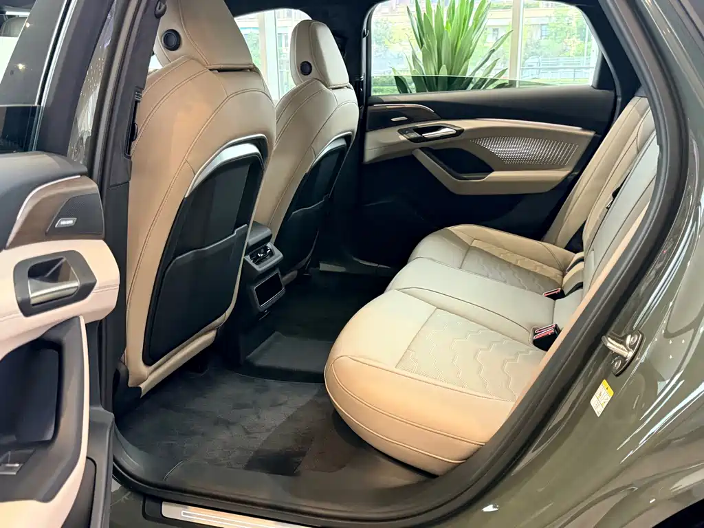 Audi A6L e-tron — миниатюра 8