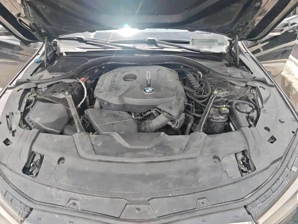 BMW 7 Series — миниатюра 11