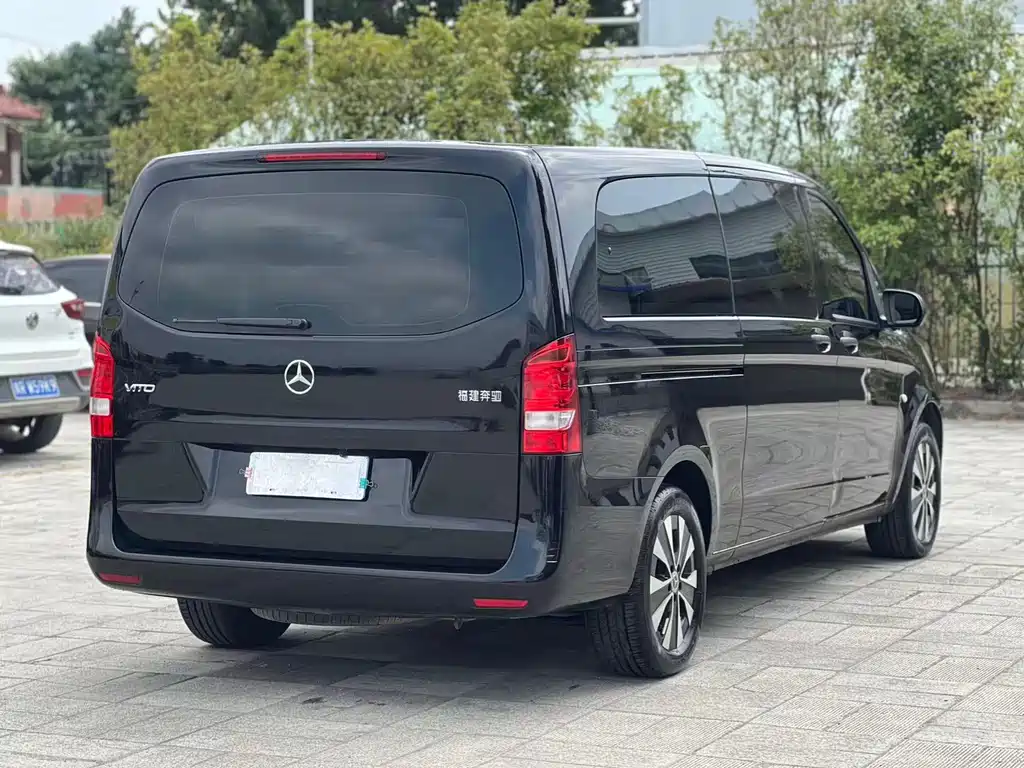 Mercedes-Benz Vito 2021 2.0T Elite 7 мест