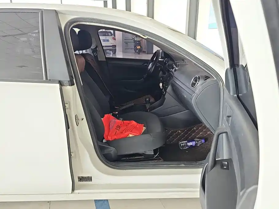 Volkswagen Jetta — миниатюра 8
