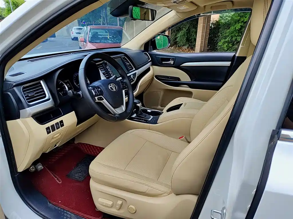 Toyota Highlander 2018 2.0T Luxury 7 мест V