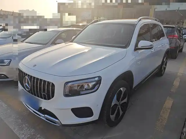 MERCEDES BENZ GLB