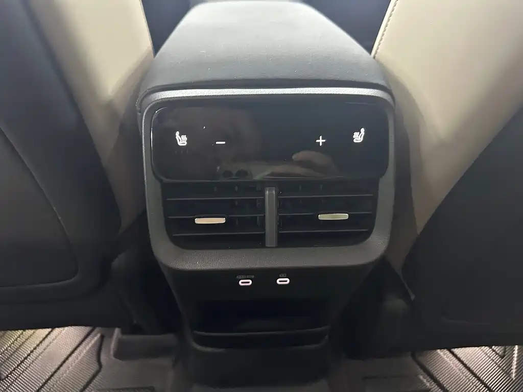 Volvo XC70 PHEV — миниатюра 22