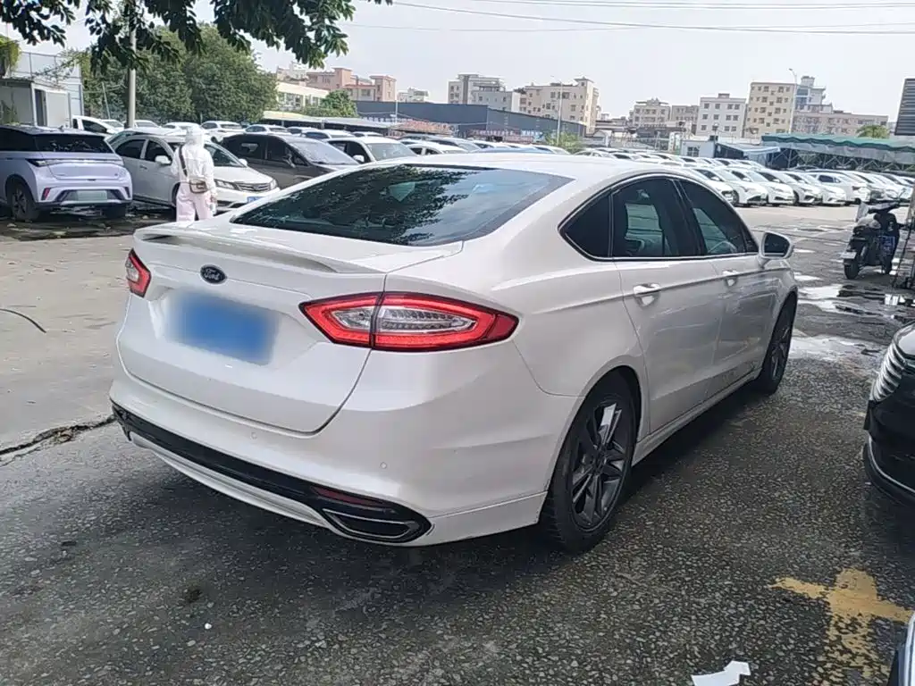 Ford Mondeo — миниатюра 7