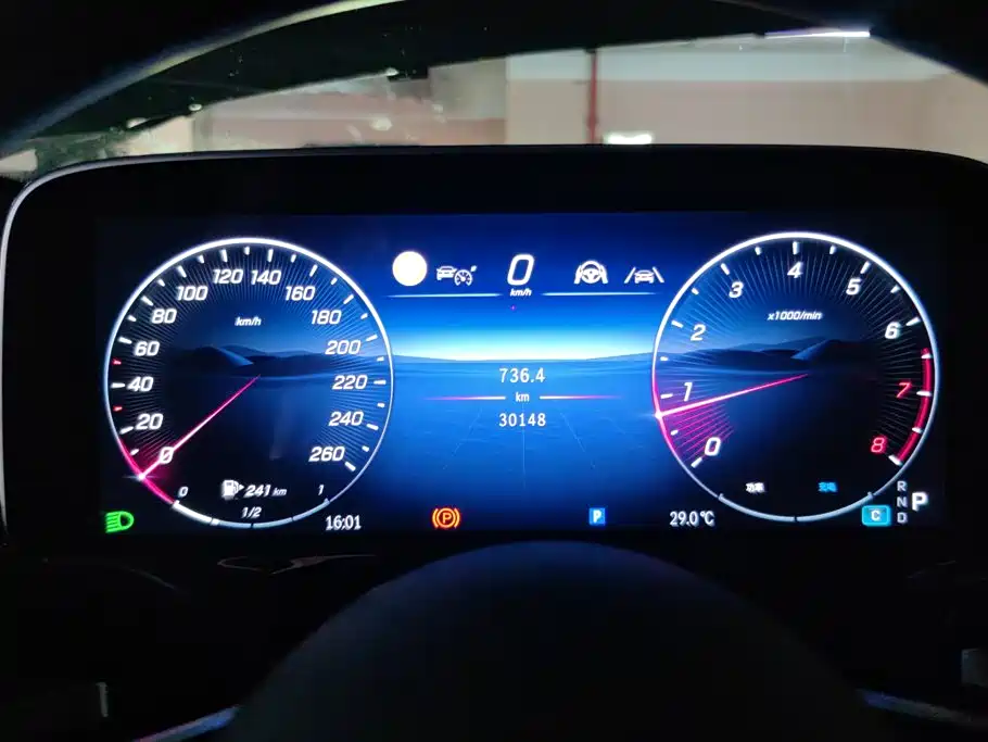Mercedes-Benz E-Class — миниатюра 14