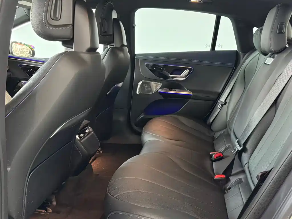 Mercedes-Benz EQE SUV — миниатюра 10