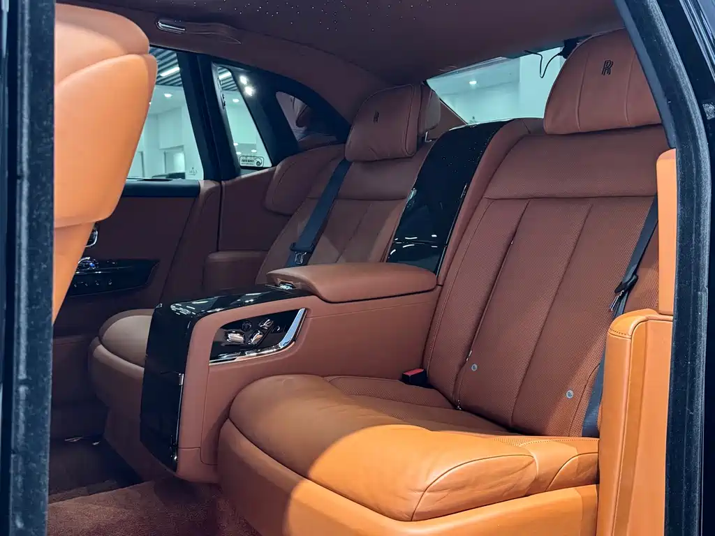 Rolls-Royce Phantom — миниатюра 13