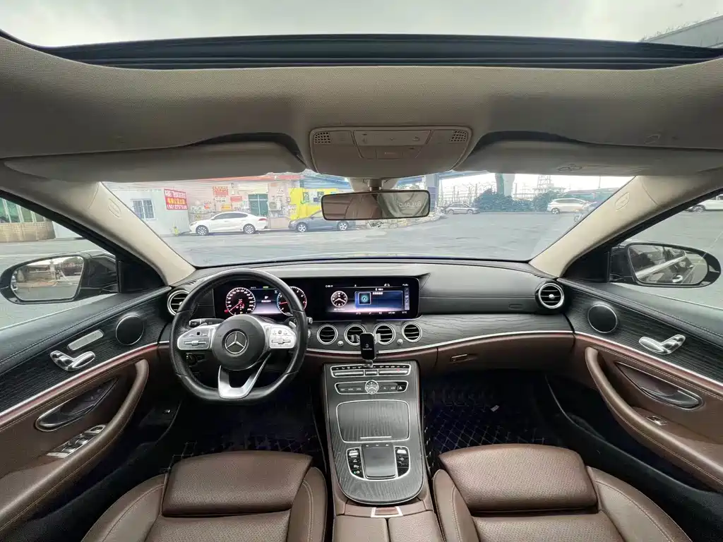 Mercedes-Benz E-Class — миниатюра 8