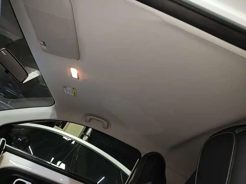 Roewe Clever — миниатюра 18