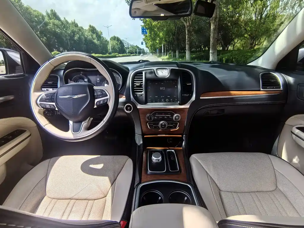 Chrysler 300C — миниатюра 12