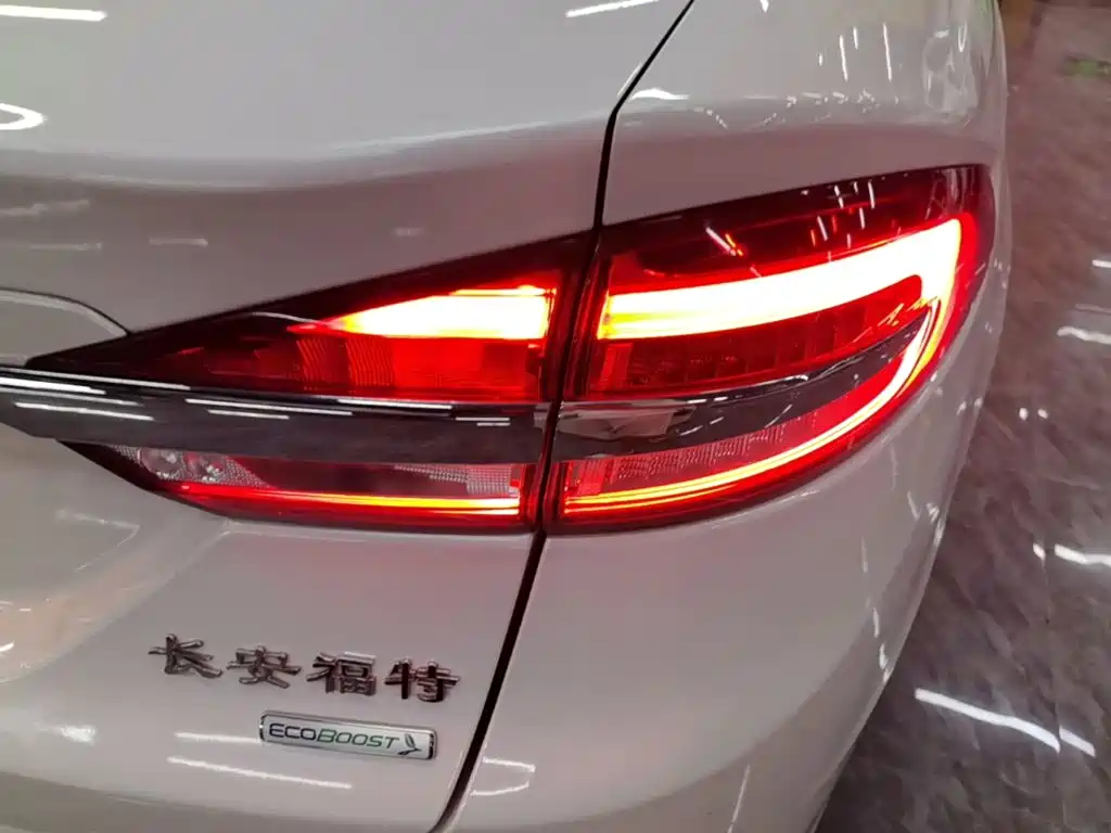 Ford Mondeo — миниатюра 8