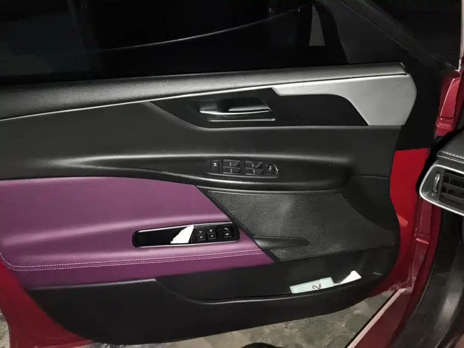 Jaguar XE — миниатюра 7