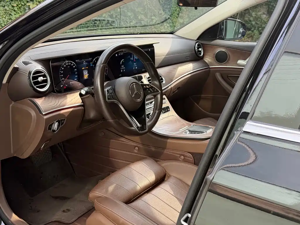 Mercedes-Benz E-Class — миниатюра 3