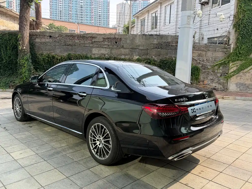Mercedes-Benz E-Class — миниатюра 17