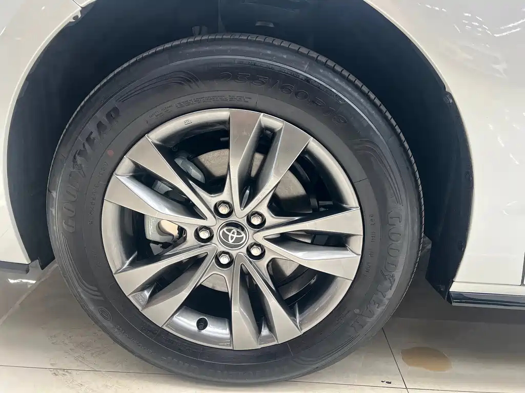 Toyota Sienna — миниатюра 14