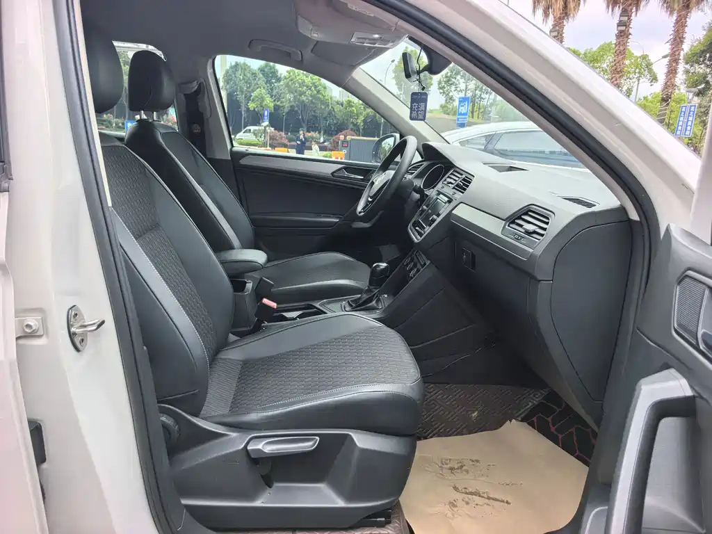 Volkswagen Tiguan L — миниатюра 14