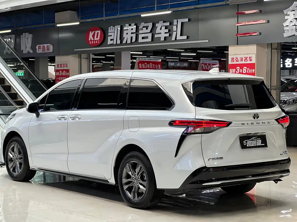 Toyota Sienna — миниатюра 20