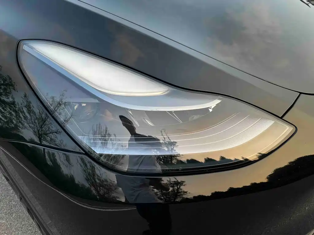 Tesla Model Y — миниатюра 14