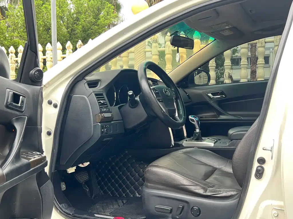 Toyota Reiz — миниатюра 6