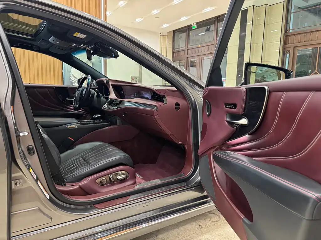 Lexus LS — миниатюра 15