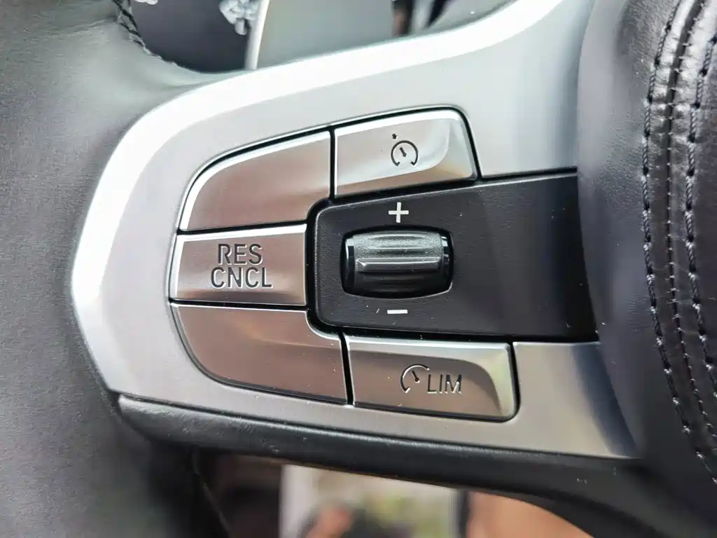 BMW 7 Series — миниатюра 28