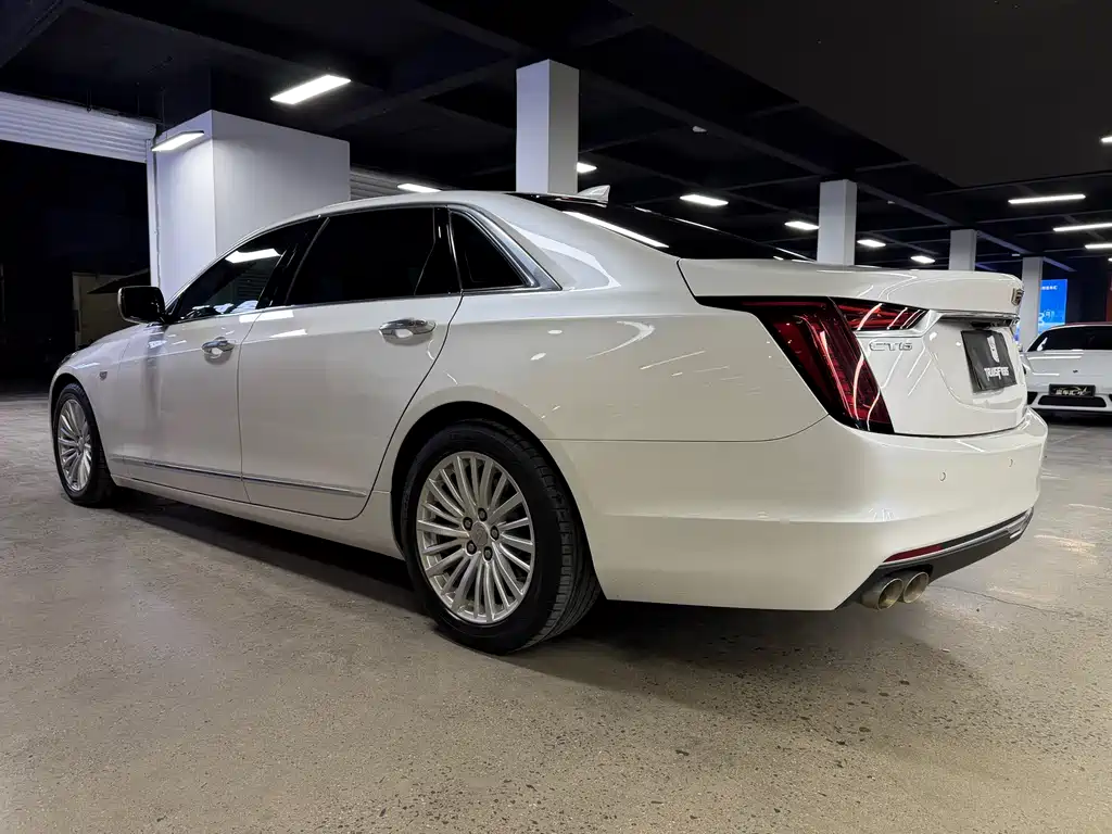 CADILLAC CT6