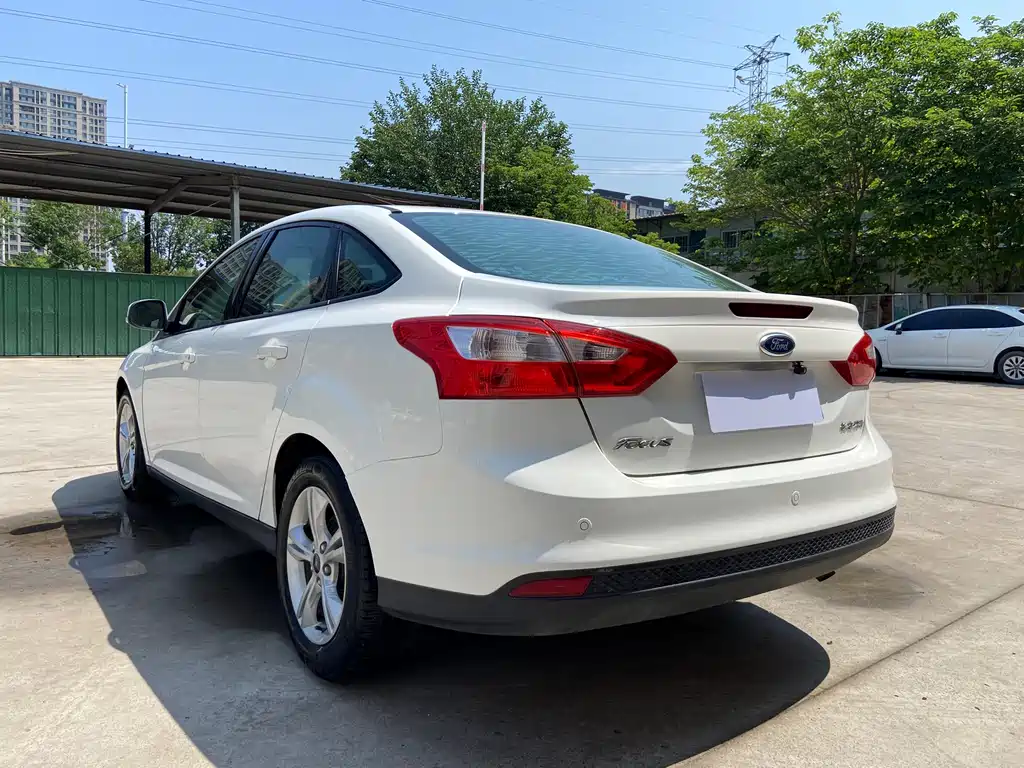 Ford Focus 2012 1.6L AT