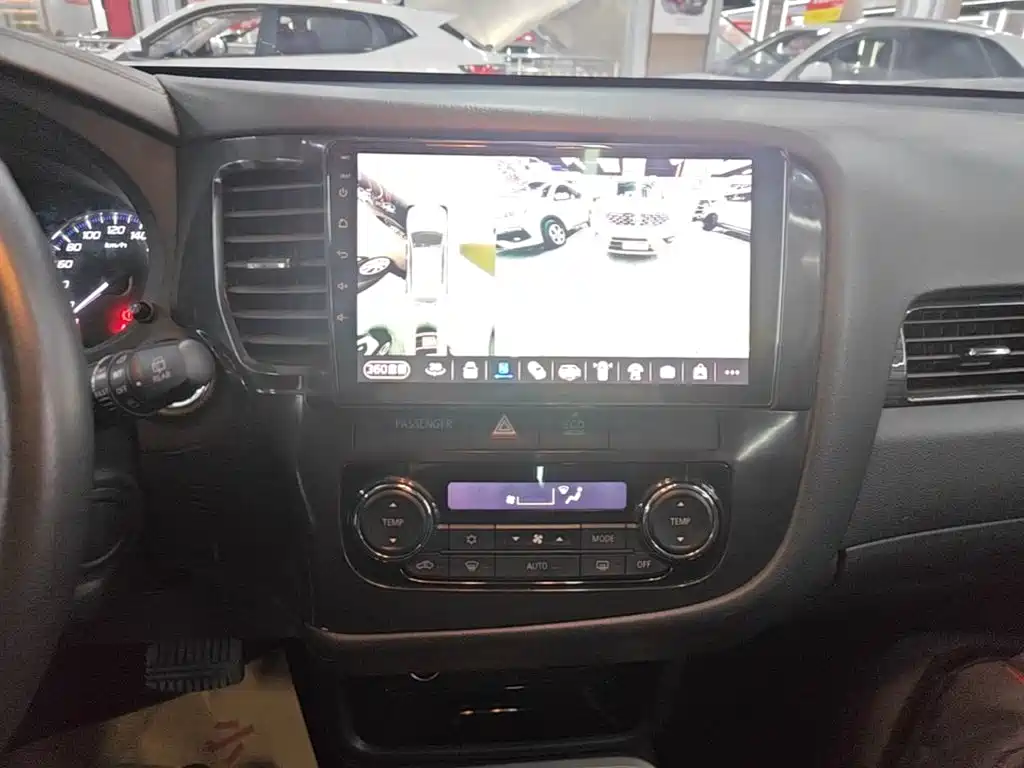 Mitsubishi Outlander — миниатюра 13