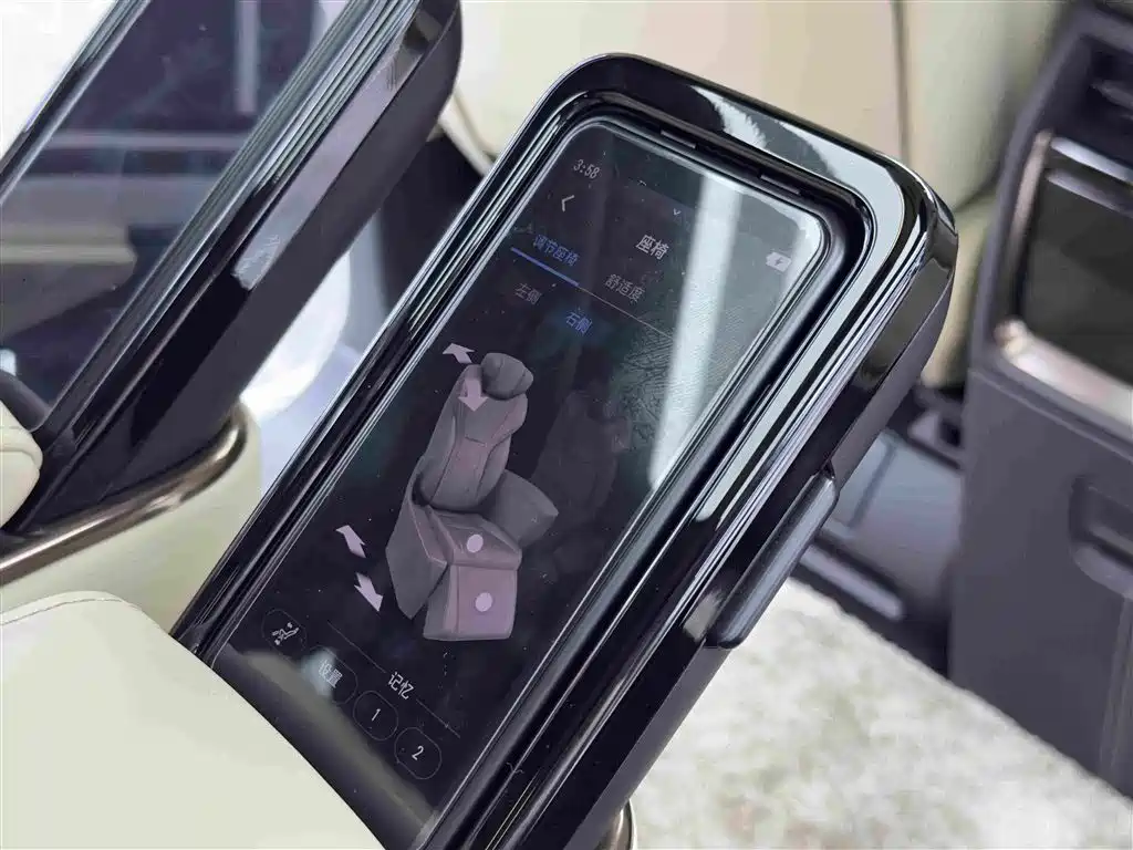 Toyota Alphard — миниатюра 15