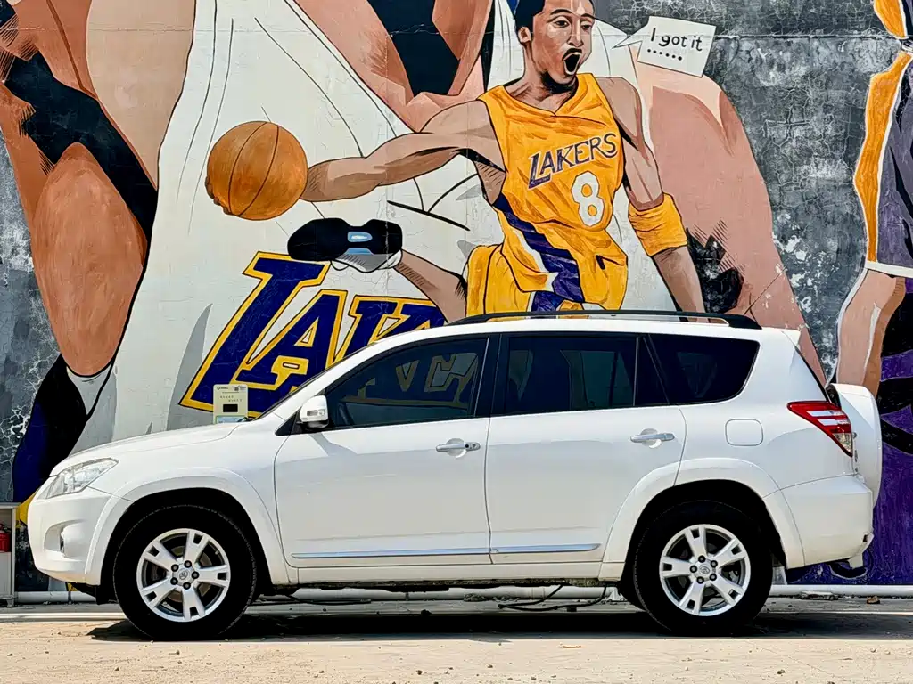 Toyota RAV4 — миниатюра 3