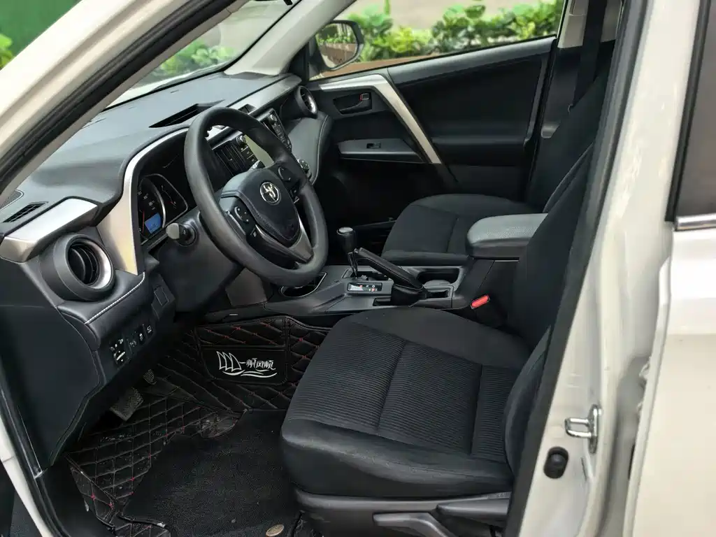 Toyota RAV4 — миниатюра 6