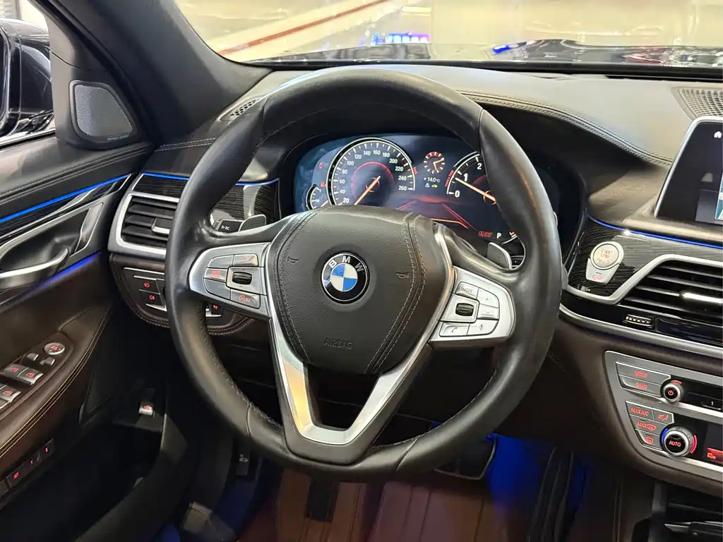 BMW 7 Series — миниатюра 5